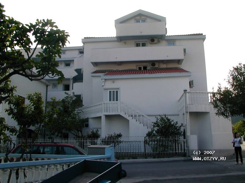 Villa Azzuro